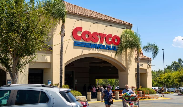 The “Beautiful” $10 Costco Bowls Shoppers Are Clearing Off the Shelves